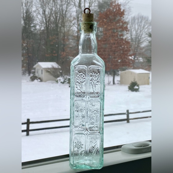 Bormioli Rocco Country Home Fiori Bottle~18-1/2-Ounce~Glass~Embossed Flowers~New - Picture 2 of 12